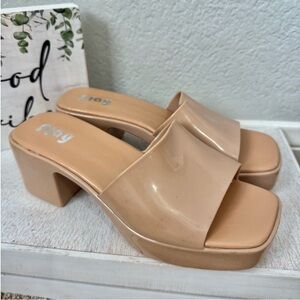 Patent tan neutral chunky sandal heels vguc 7